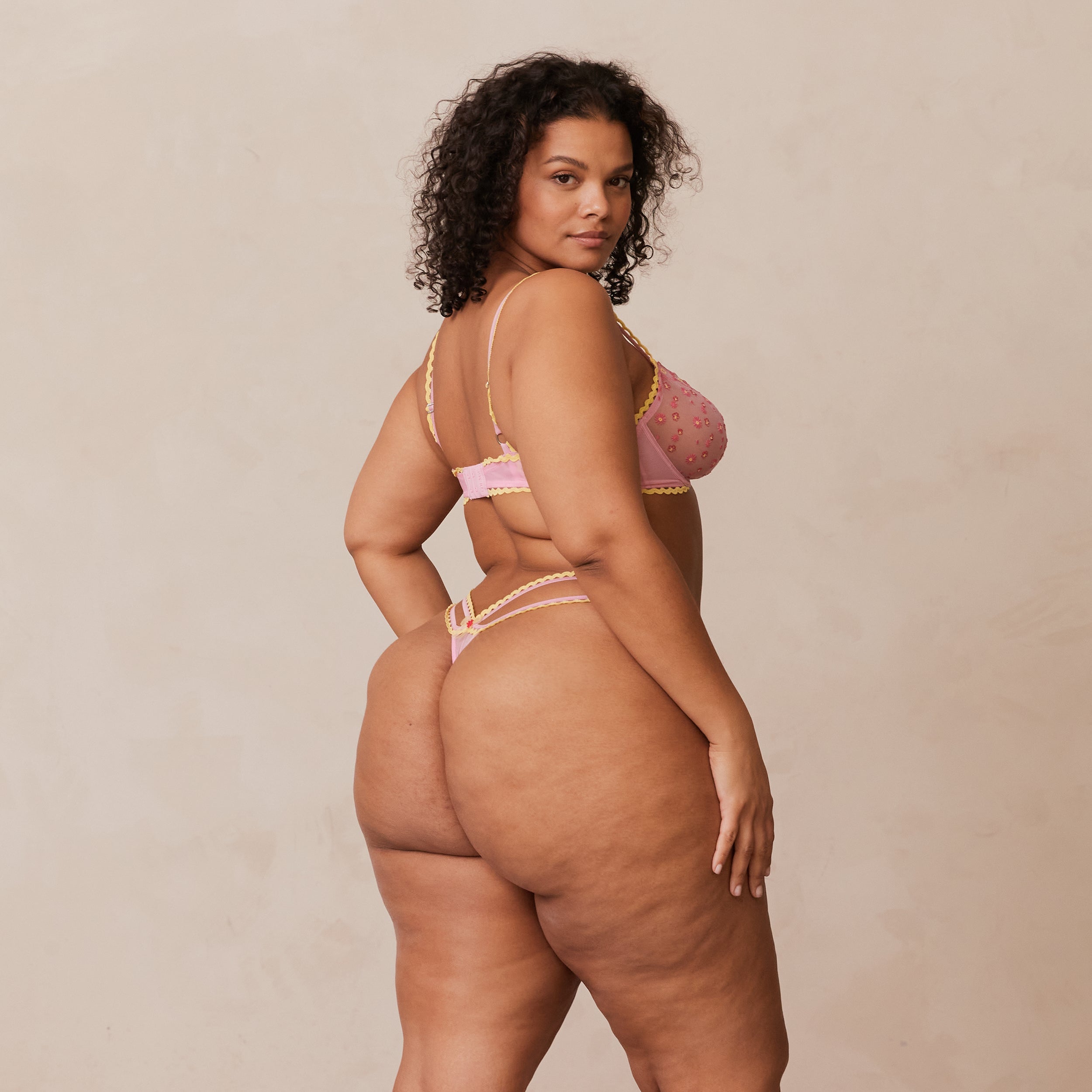 Daisy Embroidered Balcony Bra | Leslie, 36DD/XL (Thong)